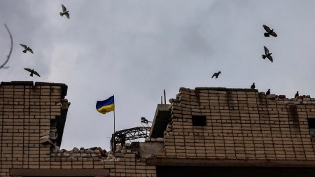 Vuelve la bandera ucraniana a Jersón  (ANSA) / Fotografía: Vatican News.