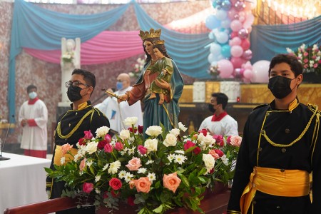 Los estudiantes del Colegios Salesiano Santa Cecilia agasajaron con júbilo el día de María Auxiliadora.