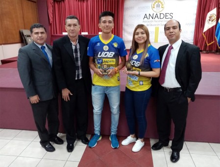 Jessica de Paz y Wilber Portillo de la UDB reciben el título de Atletas Destacados 2019 por ANADES