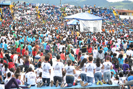 Diez mil jóvenes para Jesús.