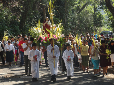 Celebración de Domingo de Ramos en la comunidad de Ayagualo