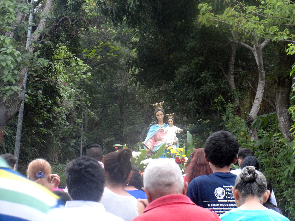 Celebración a María en Ayagualo. 