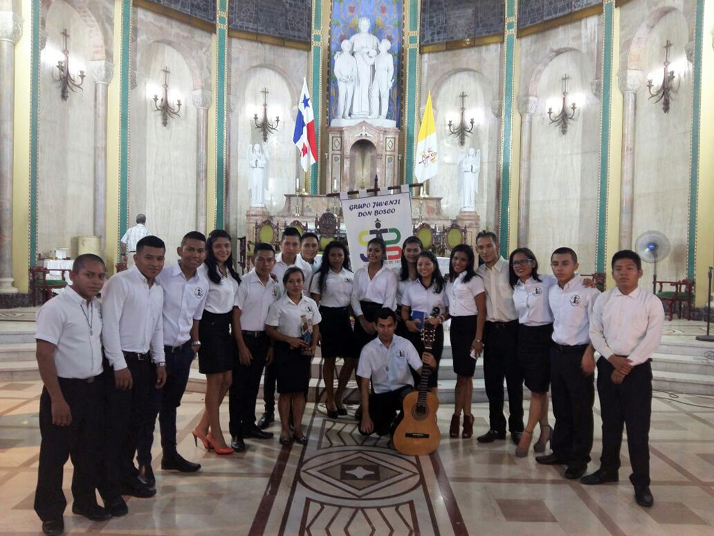 Grupo Juvenil Don Bosco de aniversario. 