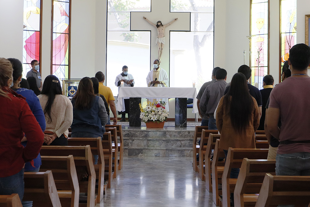 El personal de Ciudadela Don Bosco inició el año al estilo Salesiano con un momento de formación.