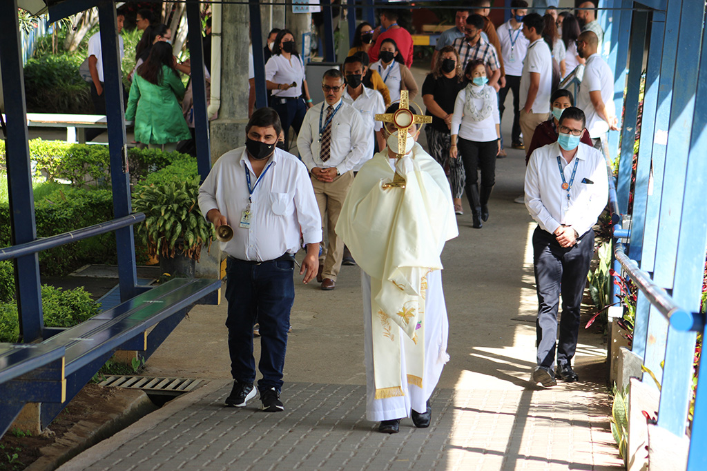 Procesión de Corpus Christi en CEDES Don Bosco