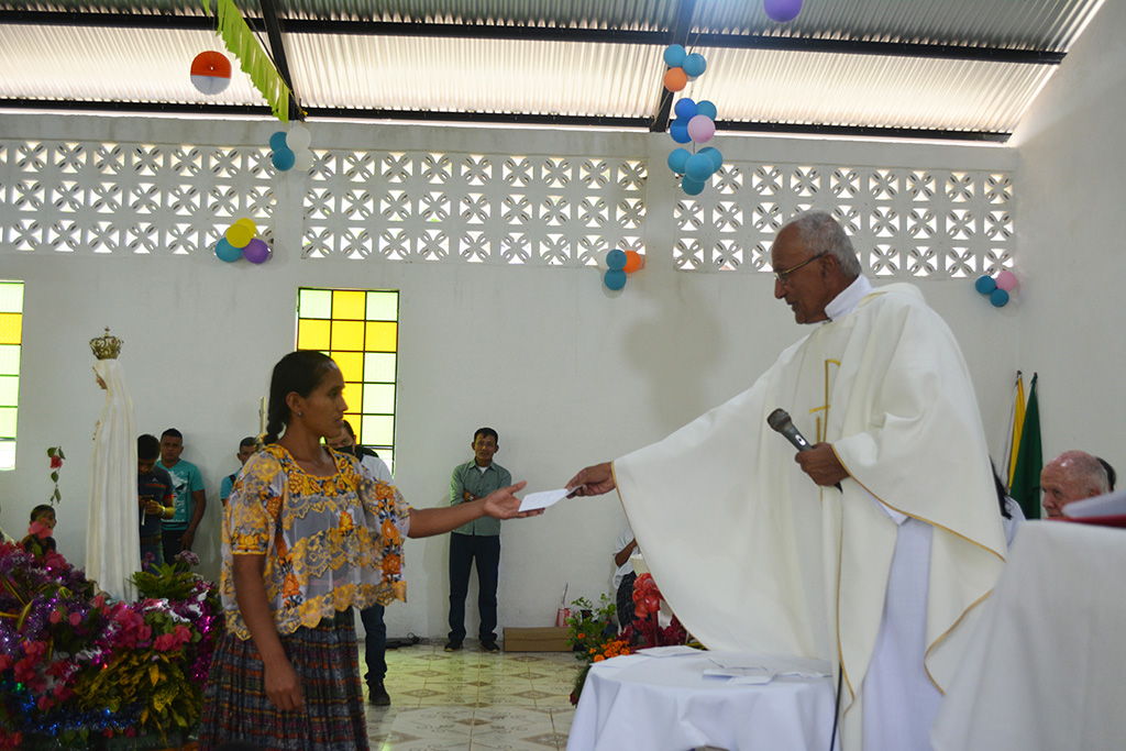 La comunidad de Chiachal cuenta con 45 familias católicas y 67 evangélicos. El proyecto benefició a todas las familias sin distinción de religiones.