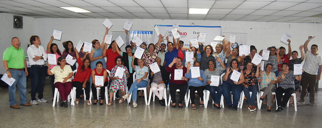 Docentes de El Salvador que participaron de la certificación STEAM.