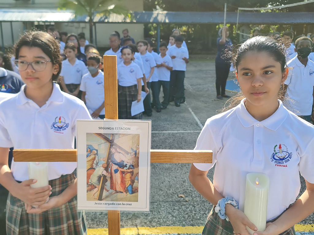 Los estudiantes del Técnico Don Bosco vivieron momentos de oración para prepararse a la Semana Santa.