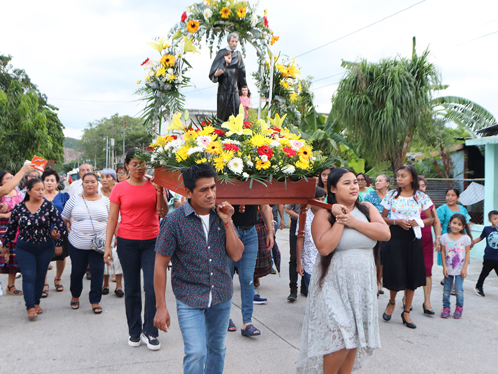 Procesión en honor a San Vicente de Paúl.