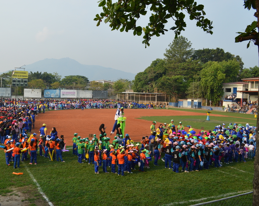 El Colegio Don Bosco y Centro Escolar San Juan Bosco festejaron sus juegos intramuros bajo el lema “El inicio de un gran sueño”. 