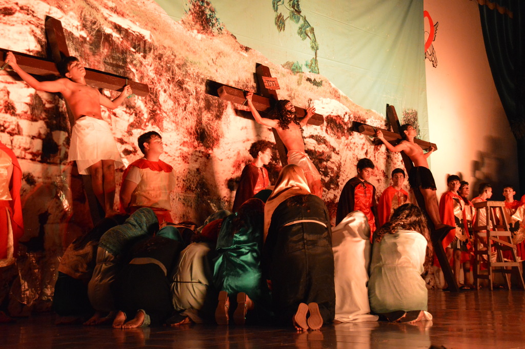 Estudiantes del Colegio Salesiano San Juan Bosco de Granada se unen en fervor y dedicación para llevar a escena la tradicional “Judea”.