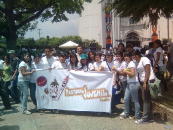 Jóvenes salesianos se hicieron presentes a la actividad. 