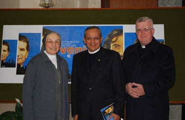 Madre Yvonne Reungoat, P. Pascual Chávez y P. Adriano Bregolin. 