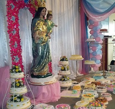 Pasteles de diversas formas, colores y sabores para celebrar a María.