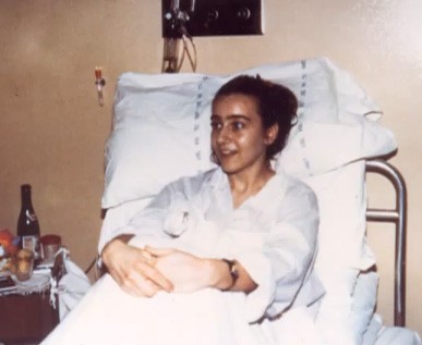 Chiara Luce Badano en sus primeros dias de hospital. 