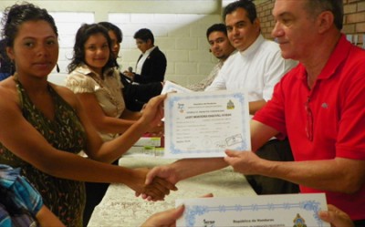 Graduados de los talleres populares Campo Cielo. 