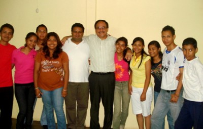 El P. Alejandro visitó al equipo de Pastoral Juvenil en Managua. 