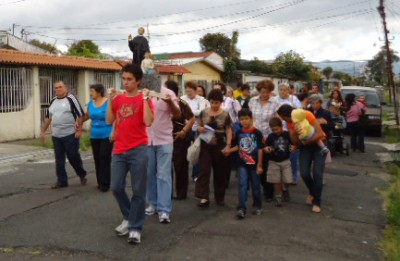 Procesión por las principales calles. 