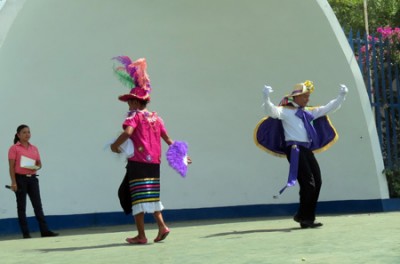 Fiesta al incio de la jornada. 