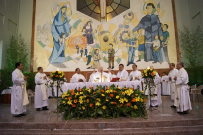 Altar mayor de la Iglesia Domingo Savio. 