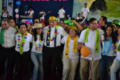 Don Pascual con los jóvenes de la Pastoral Juvenil de Nicaragua.
