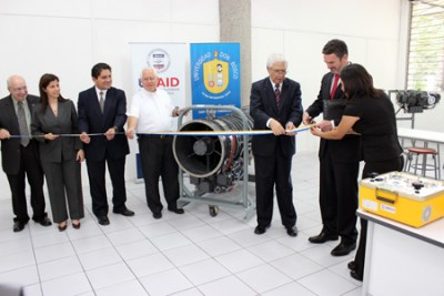 Nueva tecnología para la aeronáutica salvadoreña en la UDB.