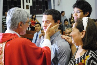 Un centener de jóvenes se confirmaron en esta casa salesiana.