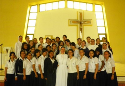 Sor Maritza con la promoción 2011.