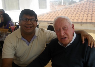 P. Miguel Angel Cano (Izq.) en el curso de docentes en salesianidad. 