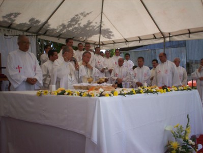 Una gran celebración para cerrar el año sacerdotal y celebrar el 53 aniversario de Radio Sinaí.