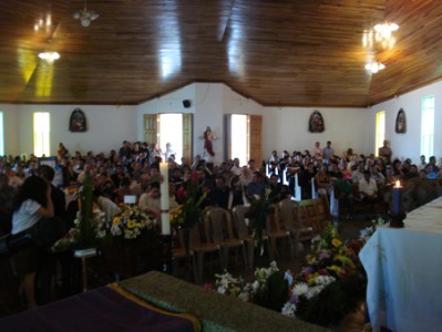 Así lucia la iglesia, llena de amigos que acompañaban a la familia Prado. 