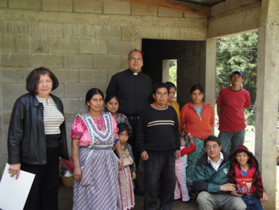 Entrega de las primeras tres viviendas en Chicovix del municipio de Zunil en Quetzaltenango.