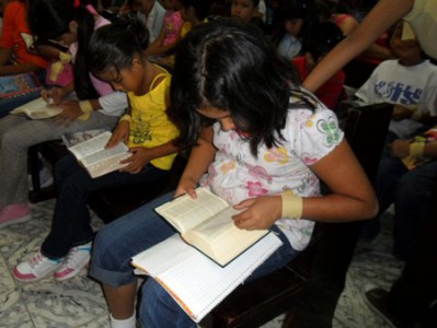 Niños inician preparación para los sacramentos de iniciación.