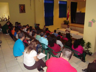 Iniciando celebraciones por el cumpleaños de Don Bosco.