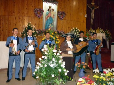 Celebración a María en Cartago.