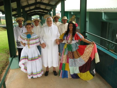 Visita de Sor Yvonne Reungoat a Panamá. 