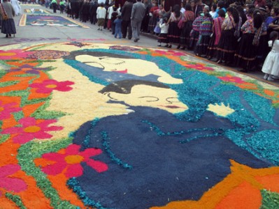 Alfombras hechas por el MJS de Quetzaltenango para la virgen del Rosario.