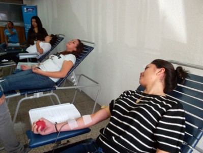 Alumnos donadores de sangre. 