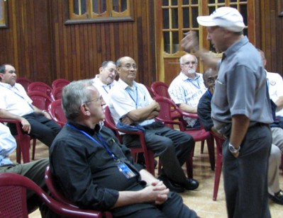 Doce salesianos de diversos países visitaron el Polígono industrial Don Bosco.
