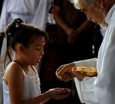 Parroquia María Auxiliadora celebró primeras comuniones.