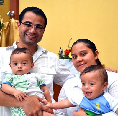 José Enrique Leiva Alpízar y familia. 