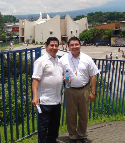 Victor Julio y el P. Gabriel Romero. 