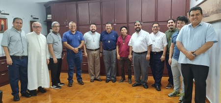 Comunidad Salesiana del Técnico Don Bosco junto algunos miembros del Consejo Inspectorial.