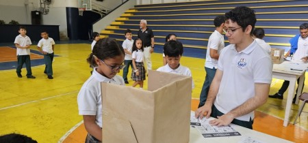 El Instituto Técnico Don Bosco ha demostrado su compromiso con la formación integral de “buenos cristianos y honrados ciudadanos”, preparando a sus estudiantes para ser líderes responsables y activos en la comunidad y para el país.