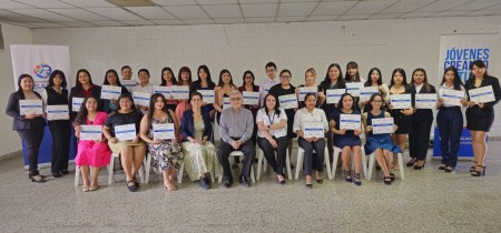 El curso abarcó áreas formativas técnicas y prácticas en responsabilidades y funciones de un cajero, además de formación en cultura de paz y orientación laboral para 29 jóvenes del municipio de Soyapango y zonas aledañas.