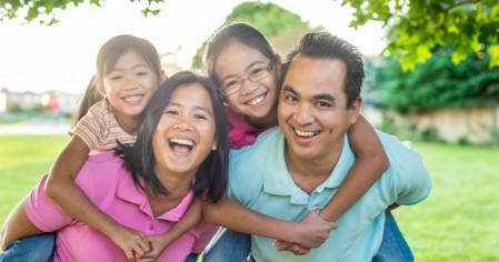 La familia es la primera comunidad humana.