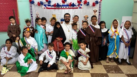 Estudiantes de Primaria del Instituto T&eacute;cnico Don Bosco celebran &ldquo;Hollywins&rdquo; vestidos de sus santos favoritos, compartiendo con alegr&iacute;a el llamado universal a la santidad.