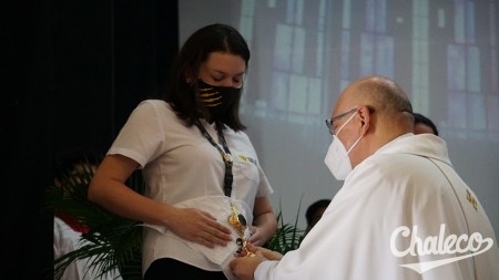 La mamás embarazadas recibieron la bendición con la reliquia de Santo Domingo Savio.