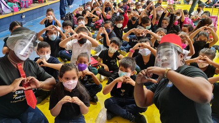 Docentes recibieron a sus estudiantes con la alegría y amabilidad propia del carisma salesiano.