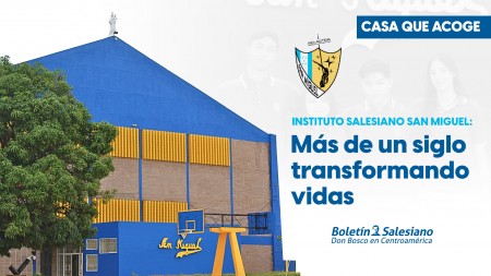 La Virgen, erigida sobre el gimnasio, actúa como protector silencioso. Tras un rayo que dañó el instituto, se convirtió en un pararrayos, símbolo de protección y fe para la comunidad educativa.